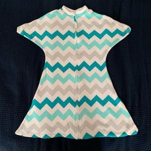 Zipadee zip swaddle transition. Size small